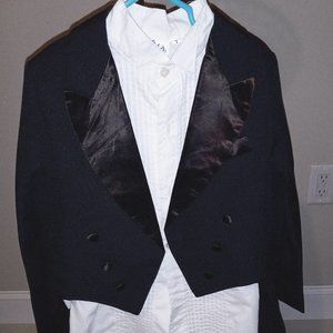 Boys size 7 classic tail coat tuxedo and dress shirt